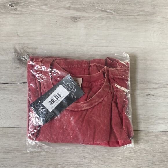PINK‎ DESERT THE XOXO MINERAL WASH GRAPHIC TEE IN CARDINAL RED S NWT IN PKG - Picture 6 of 9